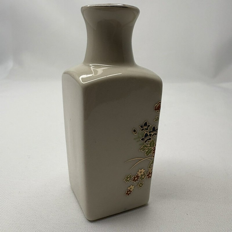 Vintage Japanese Hand Painted Porcelain Mini Vase w/ Gold Trim 3.75”