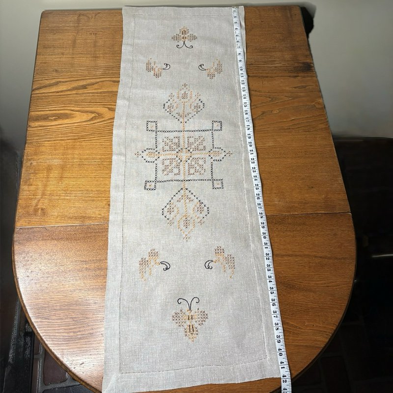 Vintage Linen Table Runner Bee Embroidery Cross Stitch Farmhouse 42x14