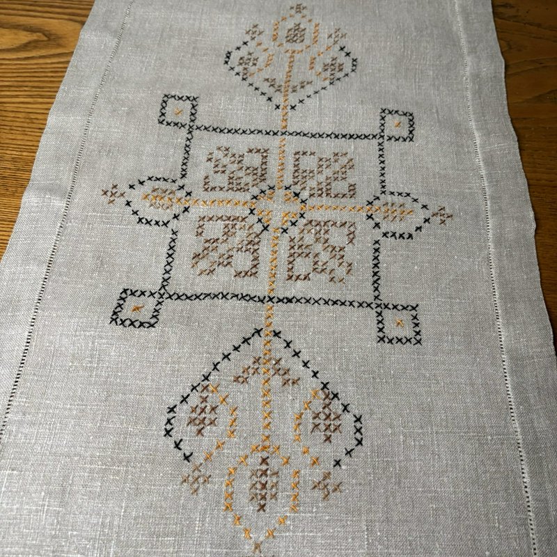 Vintage Linen Table Runner Bee Embroidery Cross Stitch Farmhouse 42x14
