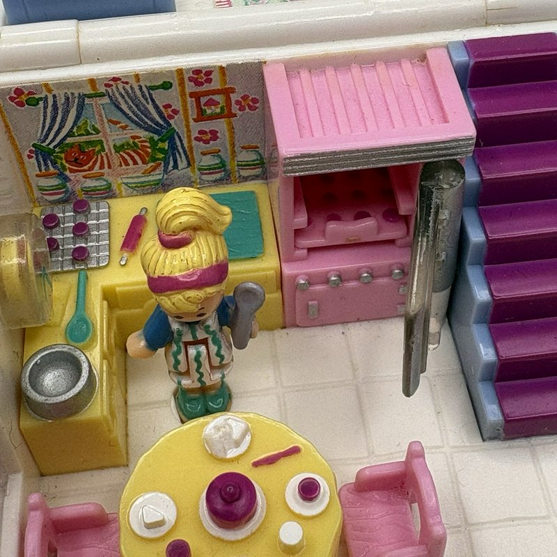Polly Pocket Bluebird 1994 Grandma's Cottage House 1 Figure & Cookie Sheet
