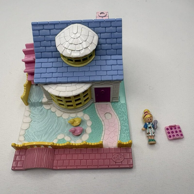 Polly Pocket Bluebird 1994 Grandma's Cottage House 1 Figure & Cookie Sheet