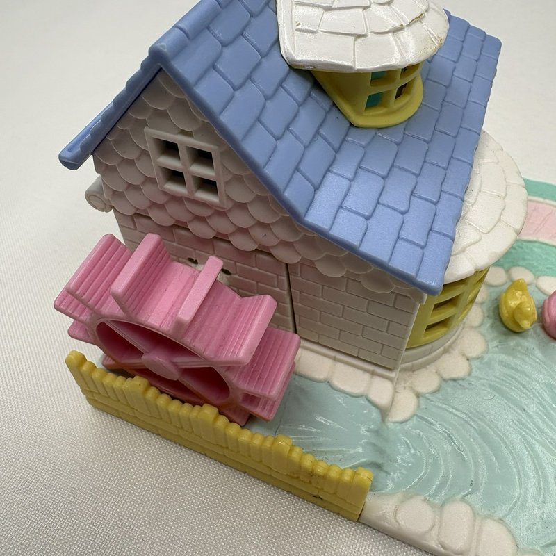 Polly Pocket Bluebird 1994 Grandma's Cottage House 1 Figure & Cookie Sheet
