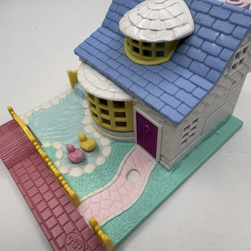 Polly Pocket Bluebird 1994 Grandma's Cottage House 1 Figure & Cookie Sheet
