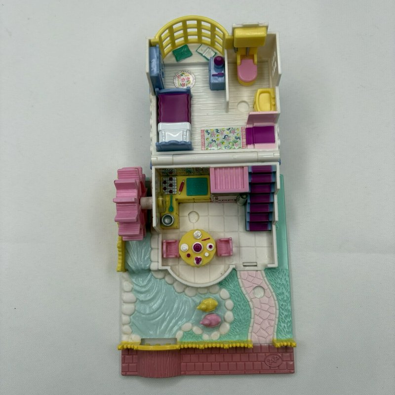 Polly Pocket Bluebird 1994 Grandma's Cottage House 1 Figure & Cookie Sheet
