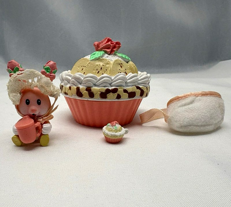 Vintage Tea Bunnies Baby Playful Peek-A-Boo Sweet Pea Banana Cream Pie TBG