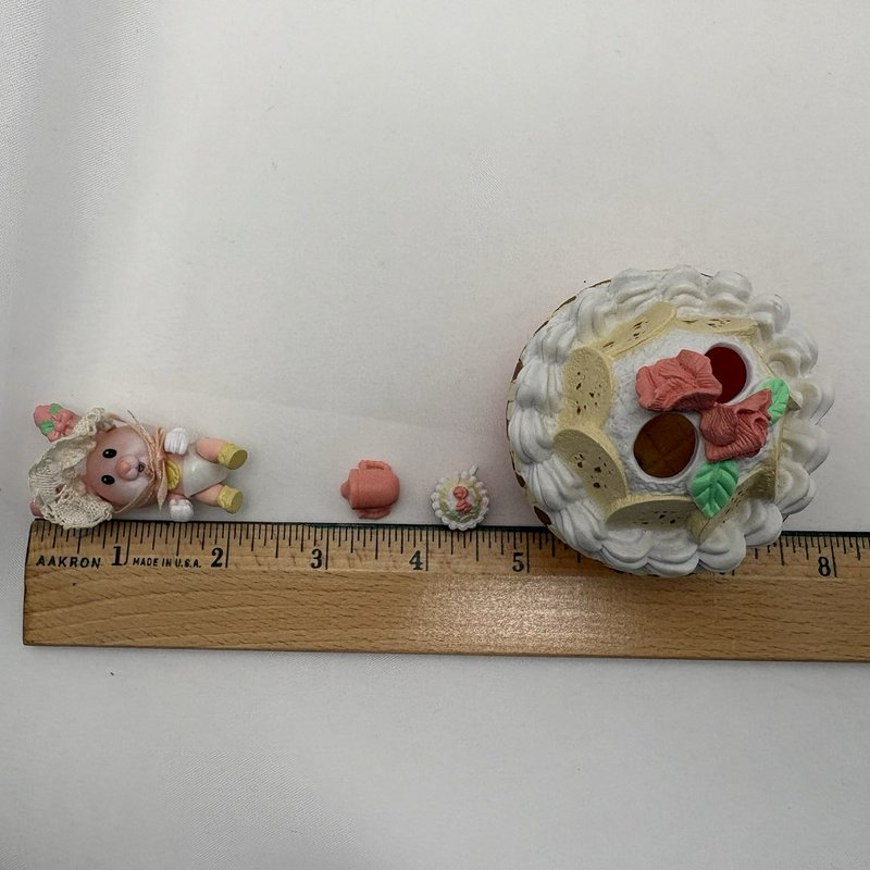 Vintage Tea Bunnies Baby Playful Peek-A-Boo Sweet Pea Banana Cream Pie TBG