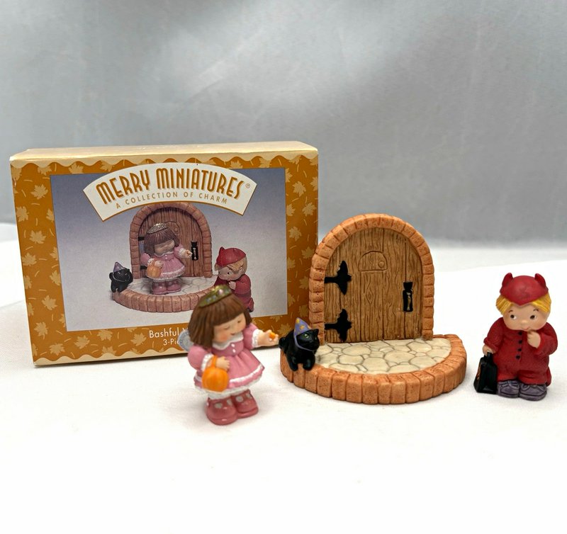 Vintage 1997 Hallmark Merry Miniatures Bashful Visitors Halloween 3 Piece Set