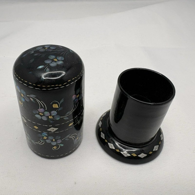 Black Lacquerware Abalone Mother of Pearl Toothpick Floral Box 3"