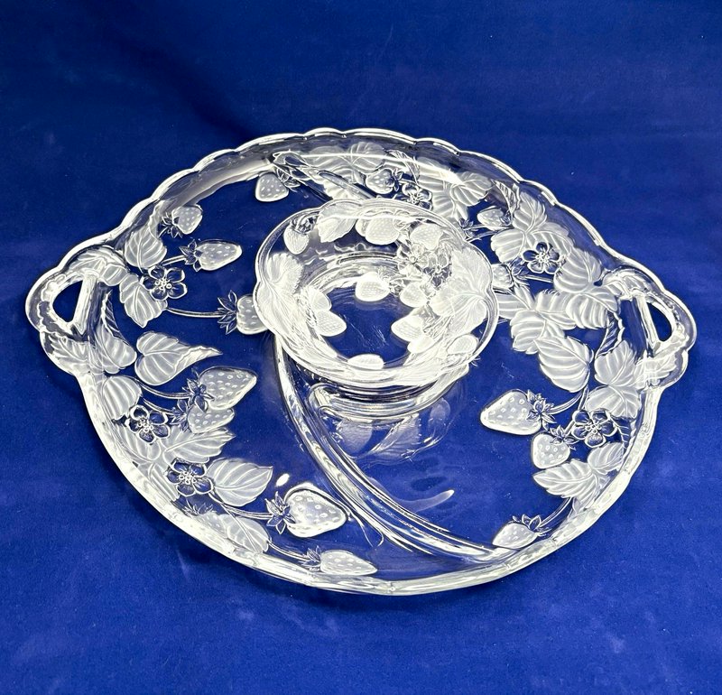 Vintage SOGA Japan Strawberry Field Round Divided Tray w/ Handles & Dip Bowl